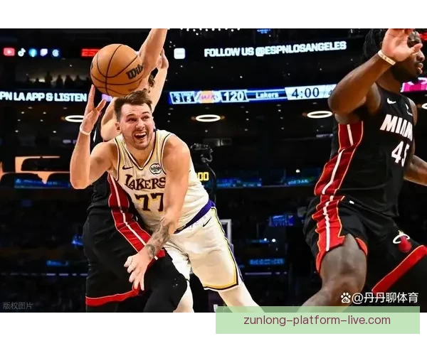 湖人对阵独行侠东契奇里夫斯斯马特缺阵 范德彪出战成疑